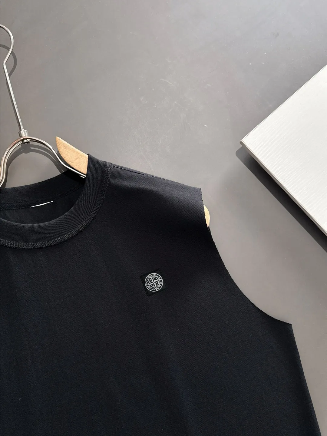 Next day shipping P460 Stone lsland/stone island high quality 2025 spring and summer new casual suit exclusively developed by yb! High quality production! Imported custom-made fabrics for foreign orders, with high breathability and comfort, impeccable details, brand element design concept, delicate and soft feel! It presents a casual cut and the upper body shape is great! On sale simultaneously on the official website! From a high-end men's positioning brand, the low-key luxury taste is irresistible! Exquisite workmanship and impeccable quality! The overall style is simple, fashionable and timeless, fully meeting the requirements of stylish and tasteful dressing! Size: S-XXL